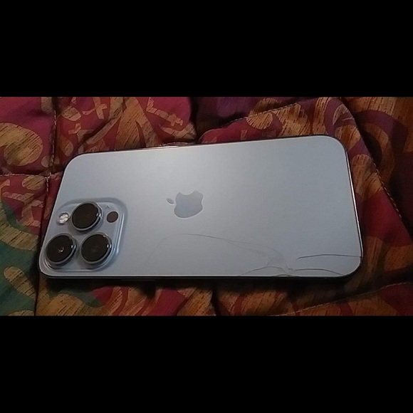 iPhone 13 pro max - Picture 4 of 6